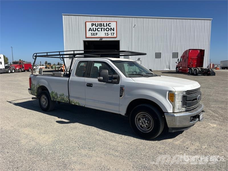 Ford F-250 XL 4x2 Extended Cab Pickup Other
