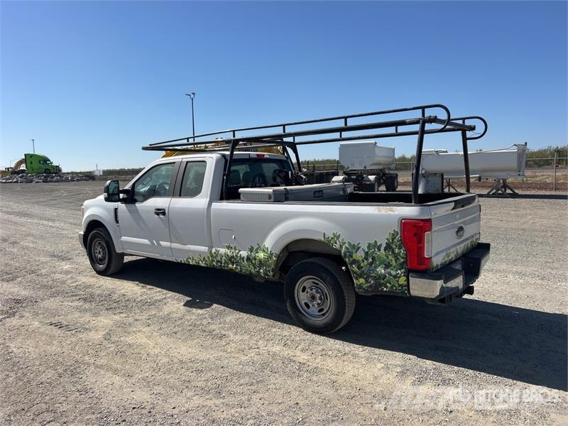 Ford F-250 XL 4x2 Extended Cab Pickup Other