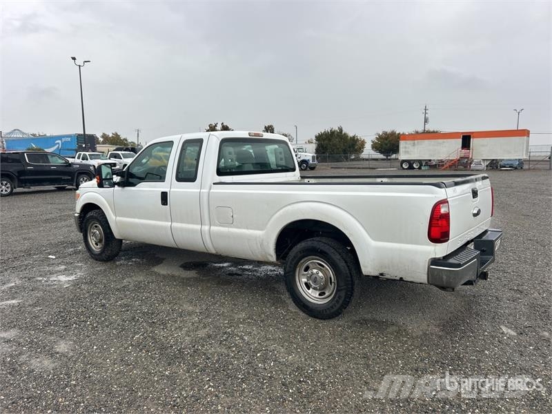 Ford F-250 XL 4x2 Extended Cab Pickup Muu