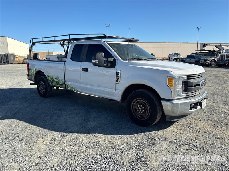 Ford F-250 XL 4x2 Extended Cab Pickup Citi