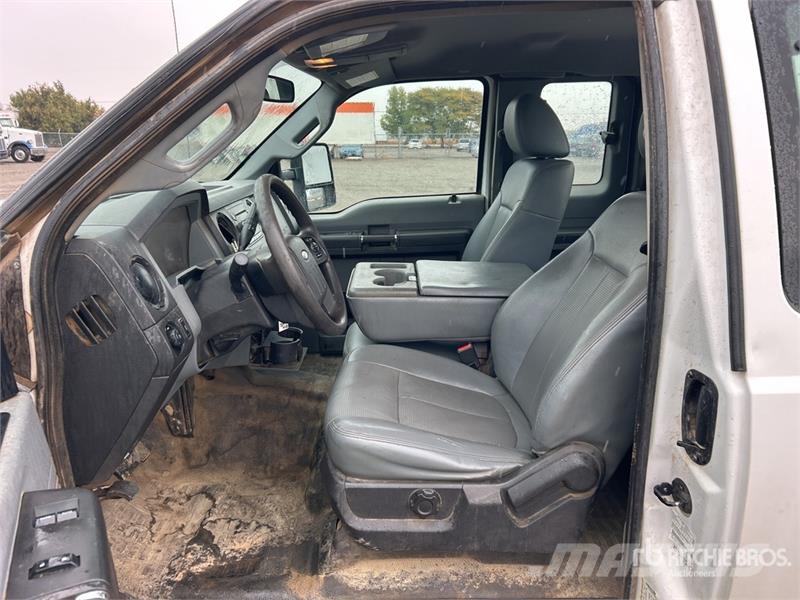 Ford F-250 XL 4x2 Extended Cab Pickup Muu