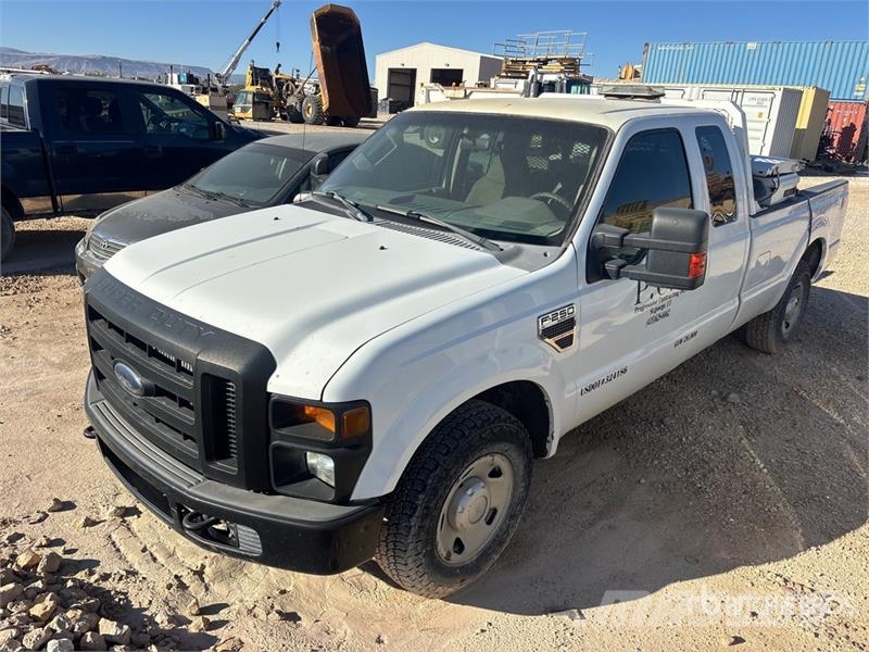 Ford F-250 XL 4x2 Extended Cab Pickup その他