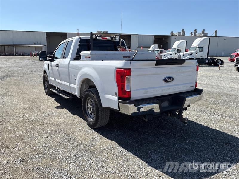 Ford F-250 XL 4x2 Extended Cab Pickup Ostalo