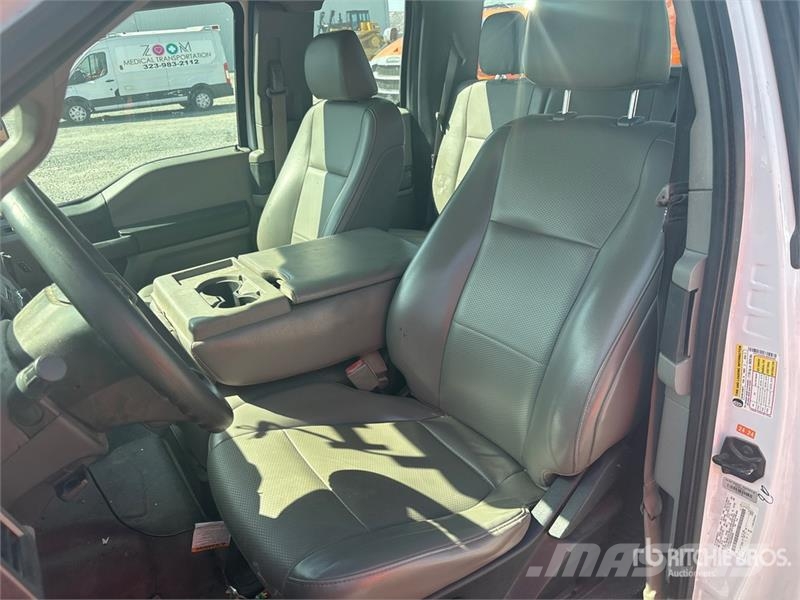Ford F-250 XL 4x2 Extended Cab Pickup Други