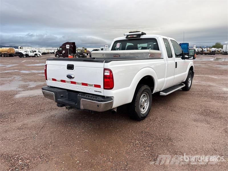 Ford F-250 XL 4x2 Extended Cab Pickup Další