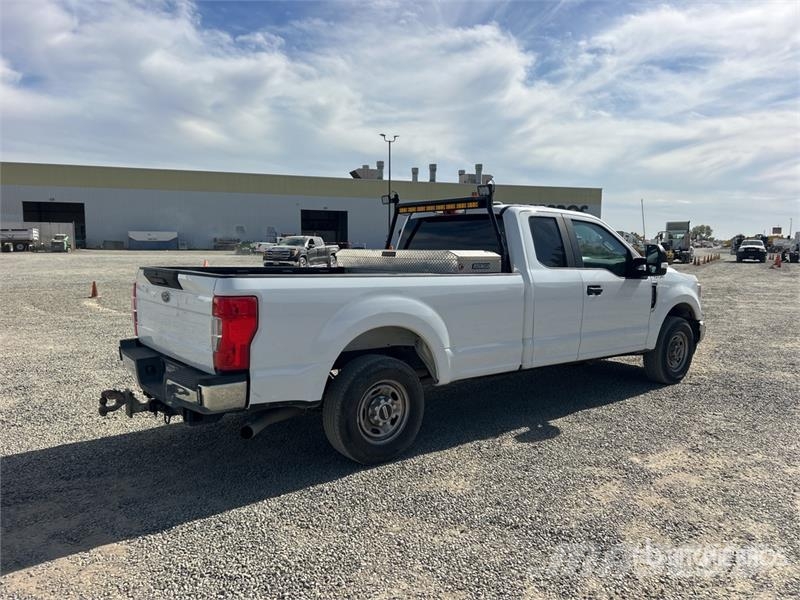 Ford F-250 XL 4x2 Extended Cab Pickup 其他