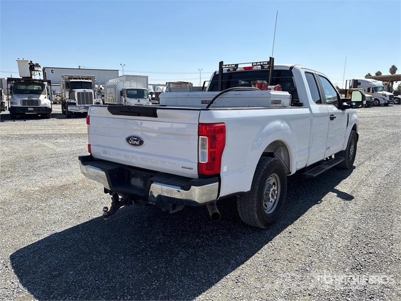 Ford F-250 XL 4x2 Extended Cab Pickup Ostalo