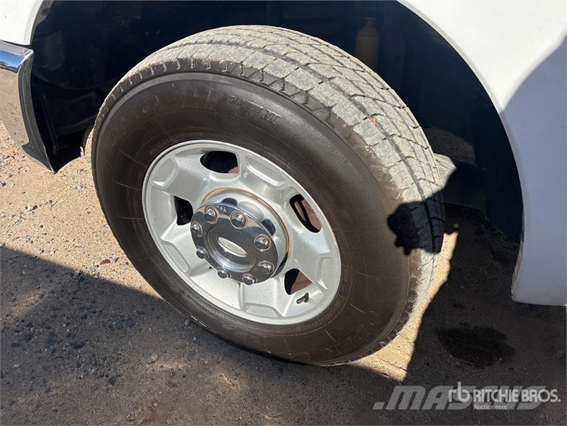 Ford F-250 XL 4x2 Extended Cab Pickup Ostalo