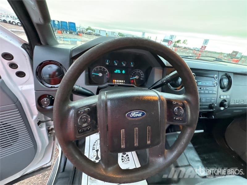 Ford F-250 XL 4x2 Extended Cab Pickup Další