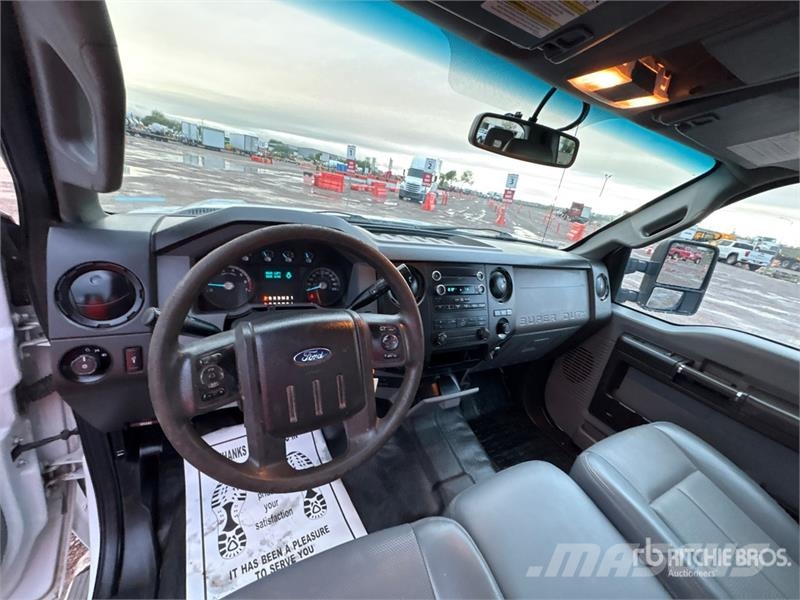 Ford F-250 XL 4x2 Extended Cab Pickup Další