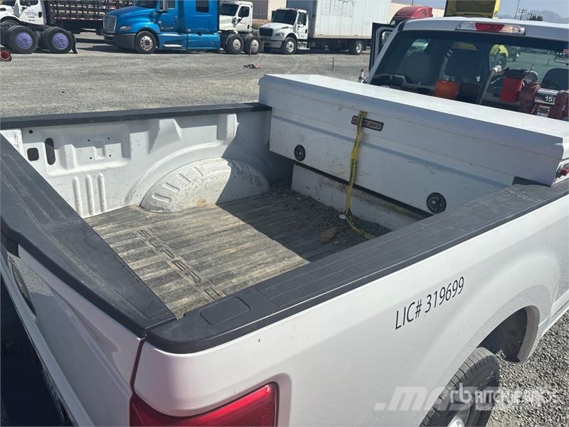 Ford F-250 XL 4x2 Extended Cab Pickup Други
