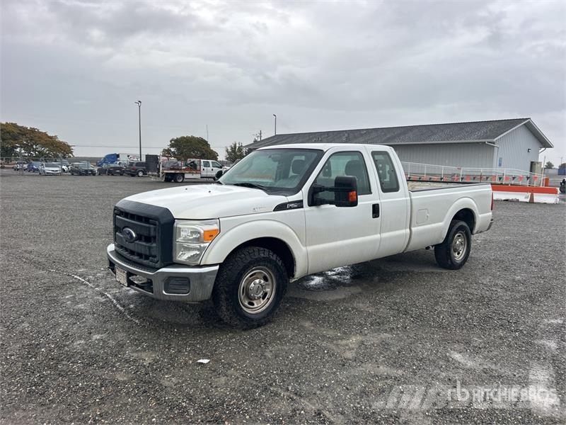 Ford F-250 XL 4x2 Extended Cab Pickup Muu