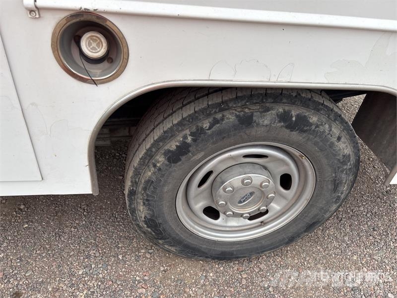 Ford F-250 XL 4x2 Extended Cab Utility Truck Пикапи