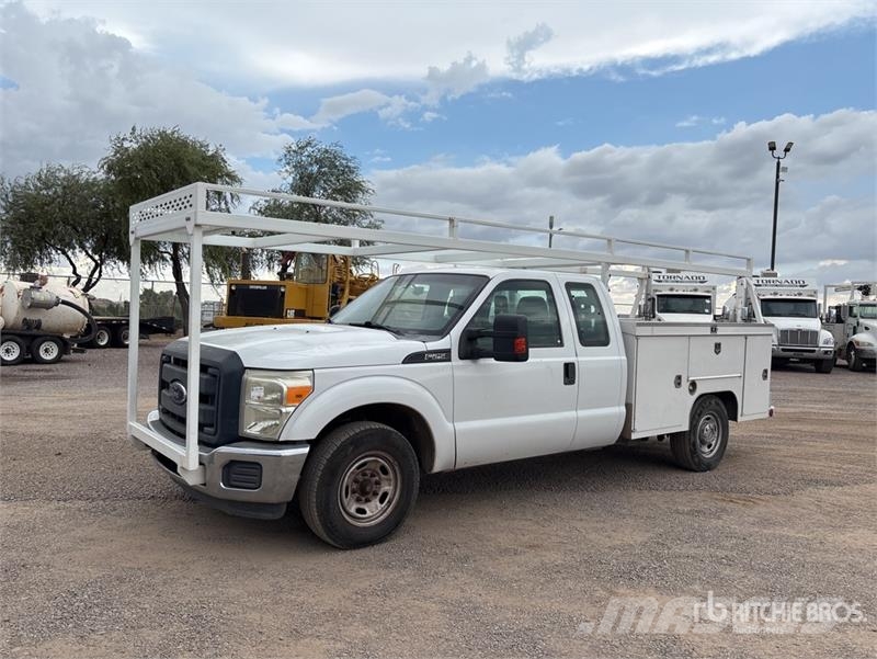 Ford F-250 XL 4x2 Extended Cab Utility Truck Пикапи