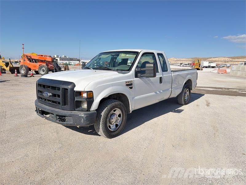Ford F-250 XL 4x2 Extended Cab Pickup Прочие фургоны