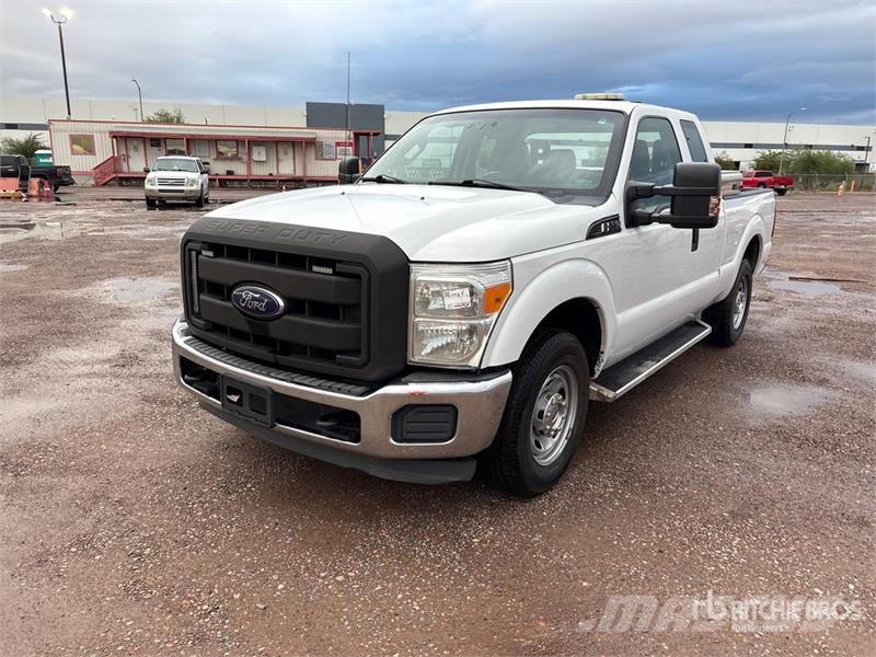 Ford F-250 XL 4x2 Extended Cab Pickup Další