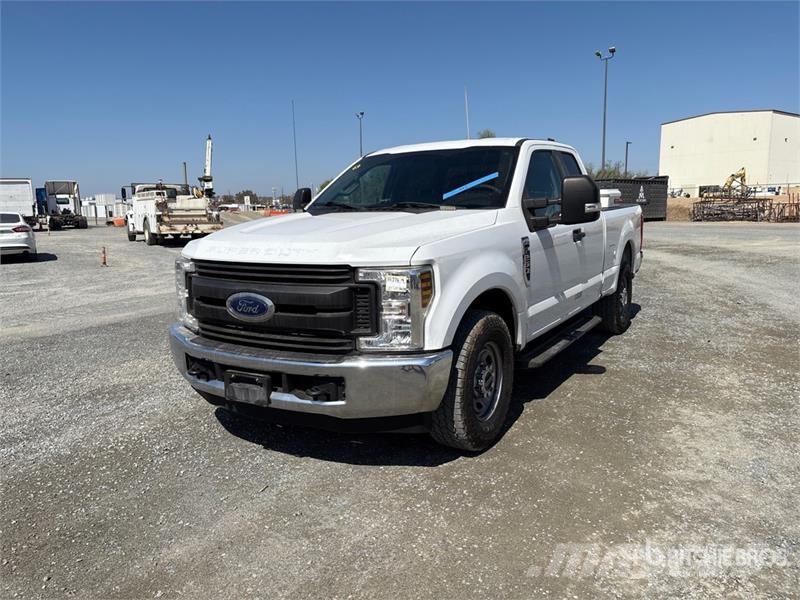 Ford F-250 XL 4x2 Extended Cab Pickup Ostalo