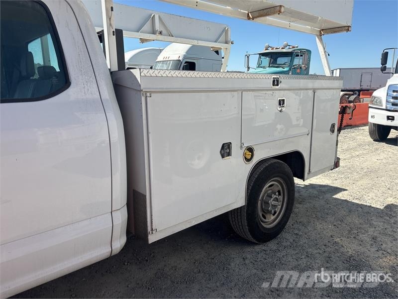 Ford F-250 XL 4x2 Extended Cab Utility Truck Kis teherszállító/Platós kocsi