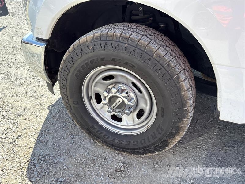 Ford F-250 XL 4x2 Extended Cab Pickup Ostalo