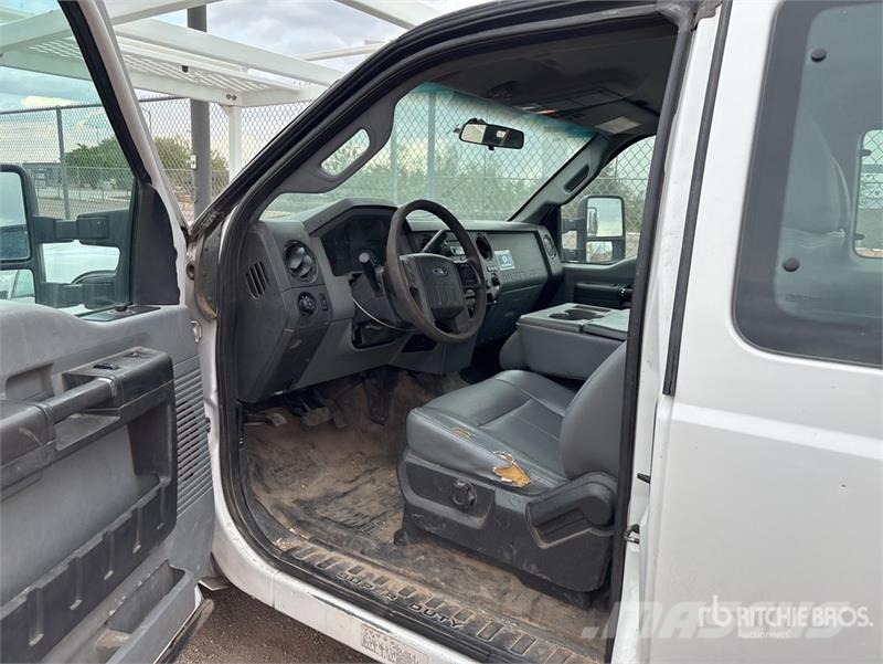 Ford F-250 XL 4x2 Extended Cab Utility Truck Пикапи