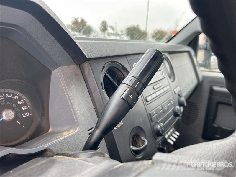 Ford F-250 XL 4x2 Extended Cab Pickup Muu