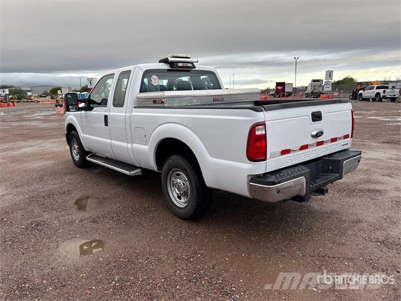 Ford F-250 XL 4x2 Extended Cab Pickup Další