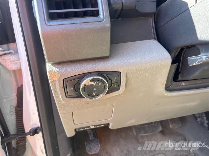 Ford F-250 XL 4x2 Extended Cab Pickup Anders