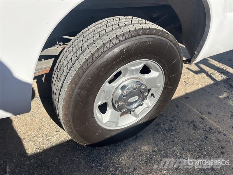 Ford F-250 XL 4x2 Extended Cab Pickup Ostalo