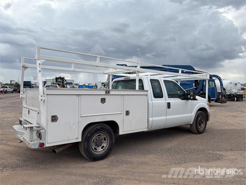 Ford F-250 XL 4x2 Extended Cab Utility Truck Пикапи