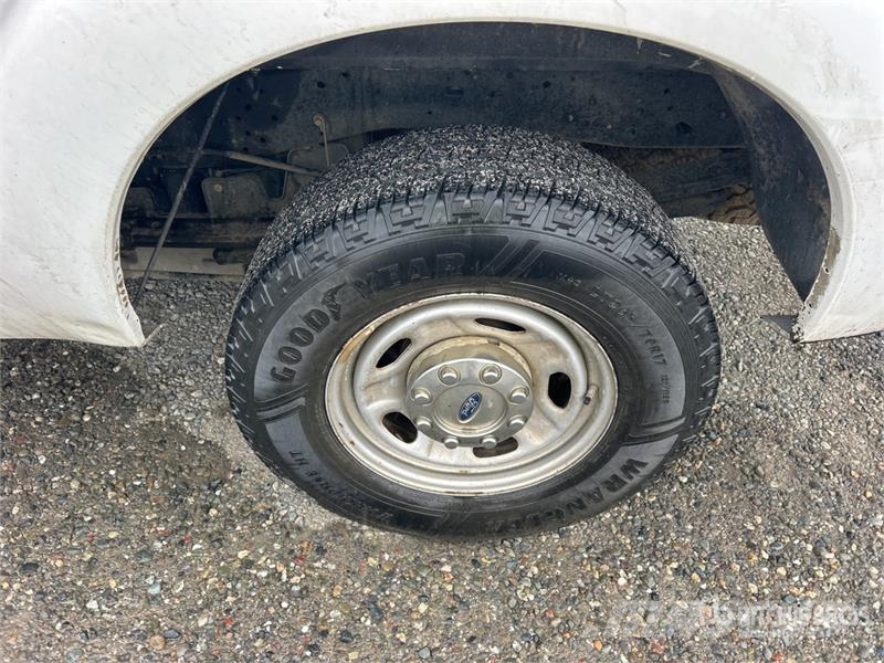 Ford F-250 XL 4x2 Extended Cab Pickup Muu
