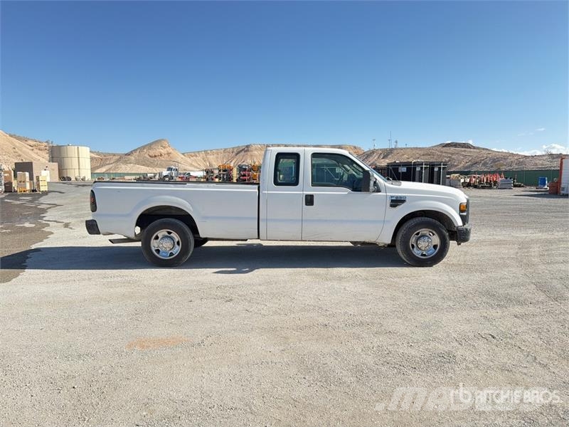 Ford F-250 XL 4x2 Extended Cab Pickup Прочие фургоны