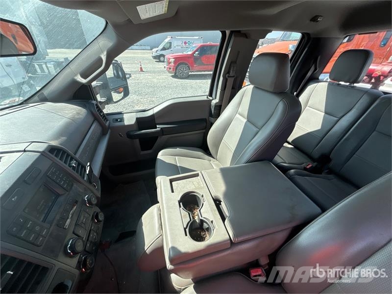 Ford F-250 XL 4x2 Extended Cab Pickup Други
