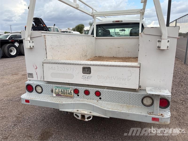 Ford F-250 XL 4x2 Extended Cab Utility Truck Пикапи