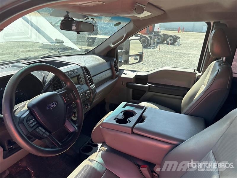 Ford F-250 XL 4x2 Extended Cab Pickup Ostalo