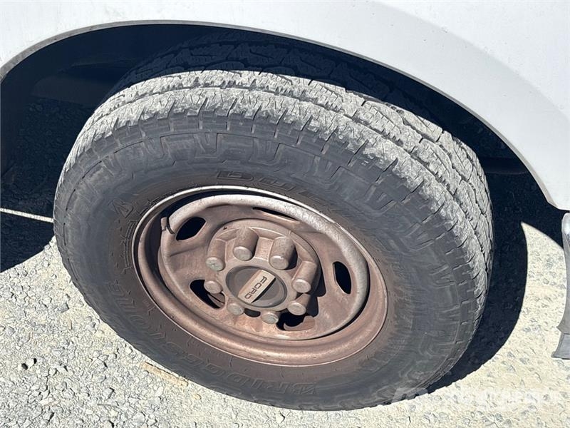 Ford F-250 XL 4x2 Extended Cab Pickup Ostalo