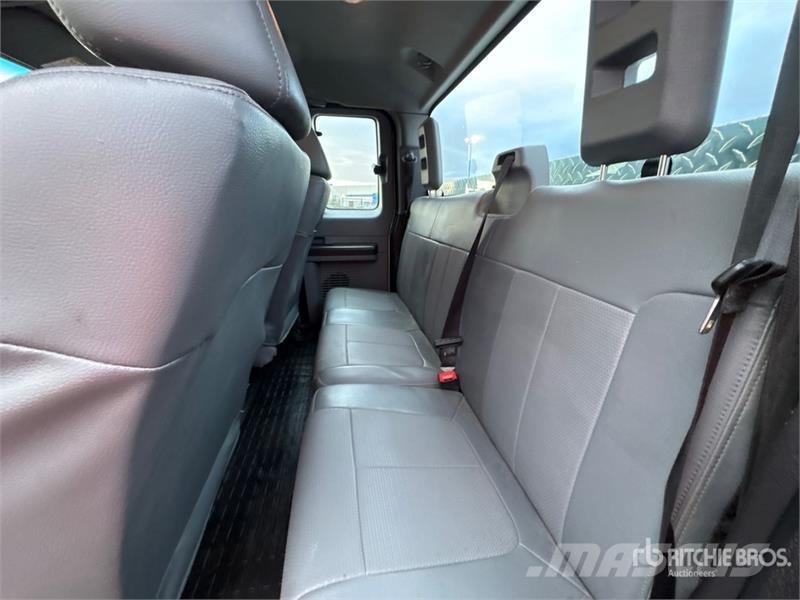 Ford F-250 XL 4x2 Extended Cab Pickup Další