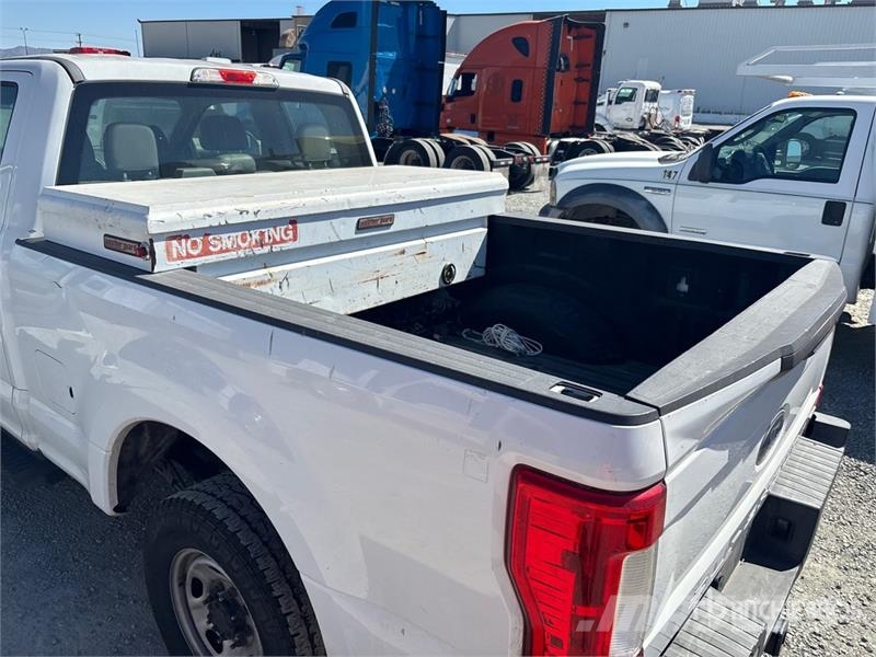 Ford F-250 XL 4x2 Extended Cab Pickup Ostalo