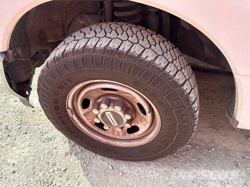 Ford F-250 XL 4x2 Extended Cab Pickup Ostalo