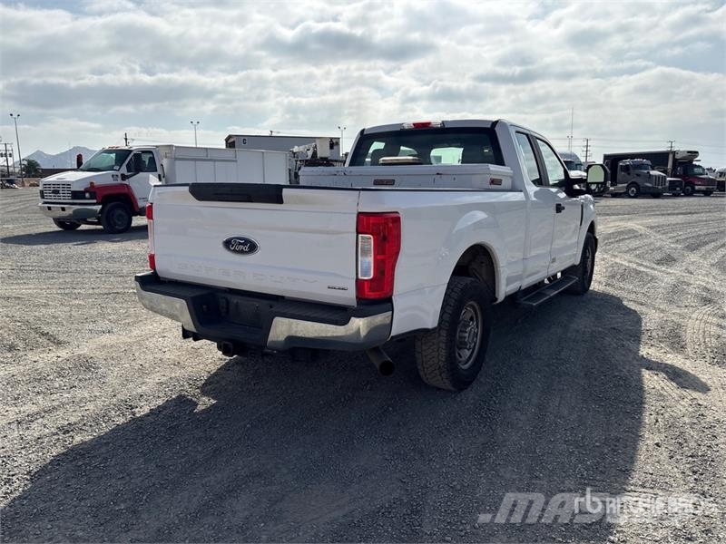 Ford F-250 XL 4x2 Extended Cab Pickup Ostalo