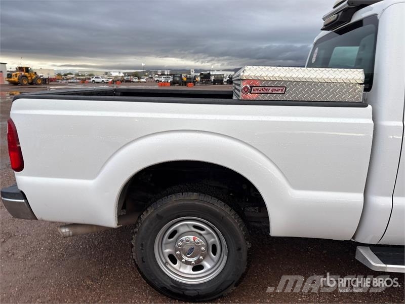 Ford F-250 XL 4x2 Extended Cab Pickup Další