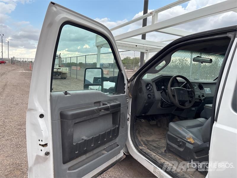 Ford F-250 XL 4x2 Extended Cab Utility Truck Пикапи