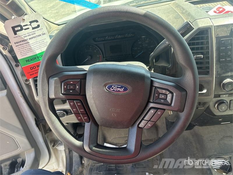 Ford F-250 XL 4x2 Extended Cab Utility Truck Kis teherszállító/Platós kocsi