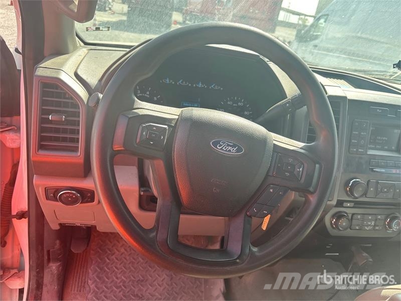 Ford F-250 XL 4x2 Extended Cab Pickup Други