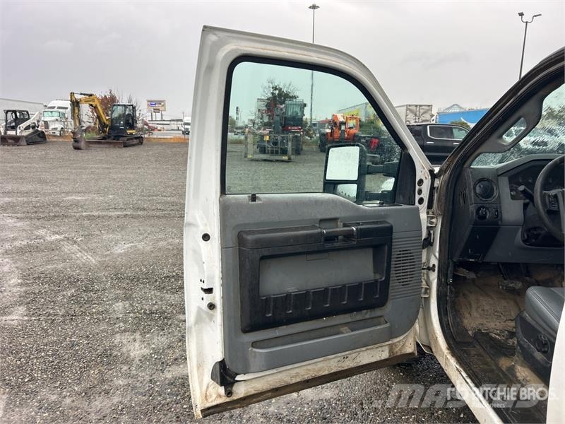 Ford F-250 XL 4x2 Extended Cab Pickup Muu