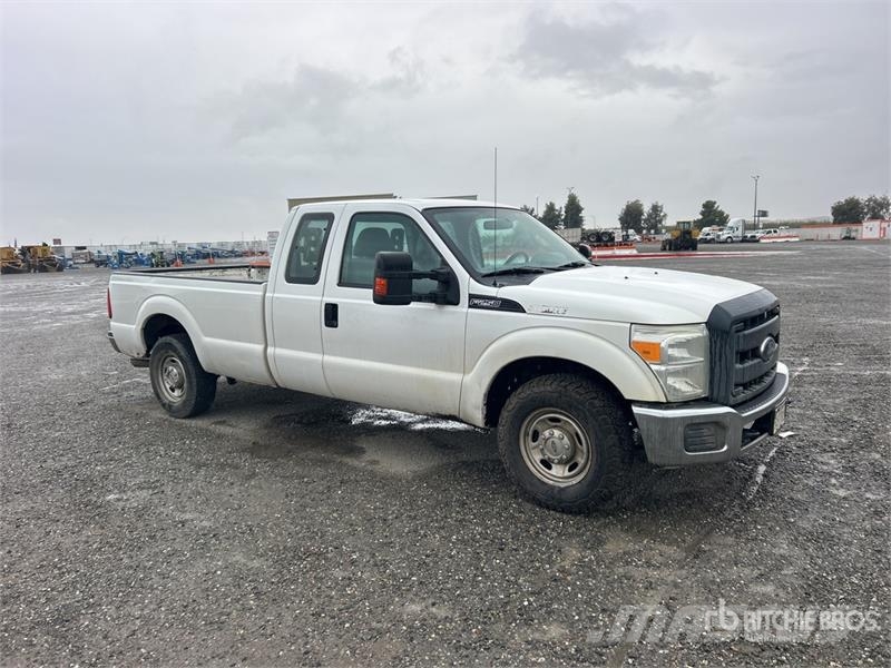 Ford F-250 XL 4x2 Extended Cab Pickup Muu