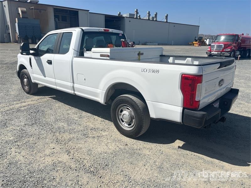 Ford F-250 XL 4x2 Extended Cab Pickup Други