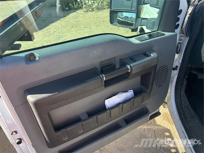 Ford F-250 XL 4x2 Extended Cab Pickup Ostalo