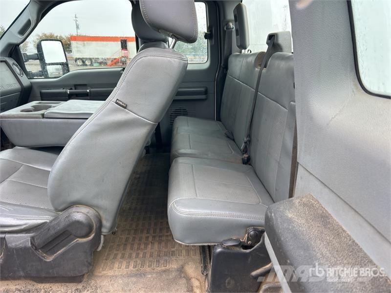 Ford F-250 XL 4x2 Extended Cab Pickup Muu