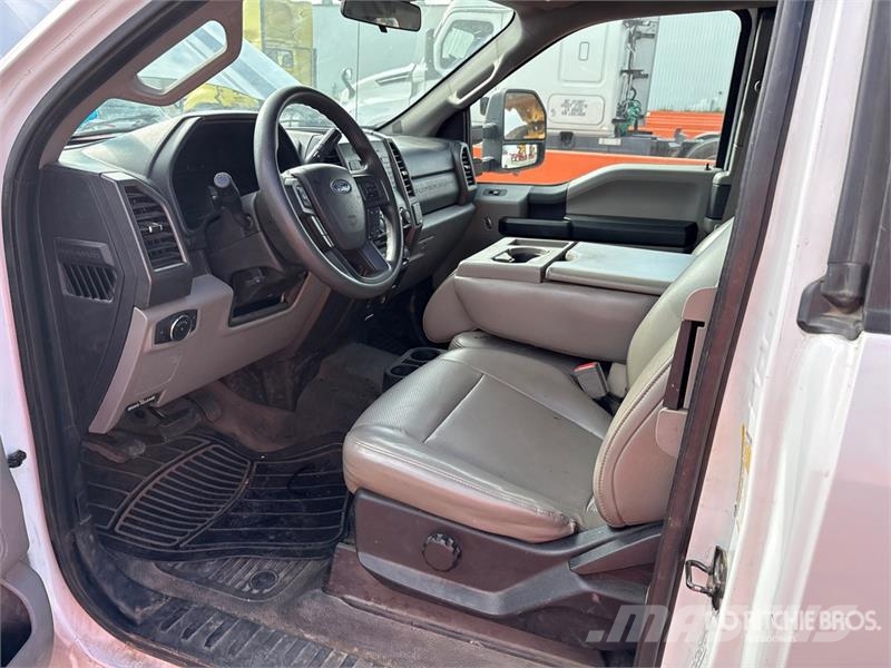 Ford F-250 XL 4x2 Extended Cab Pickup Ostalo