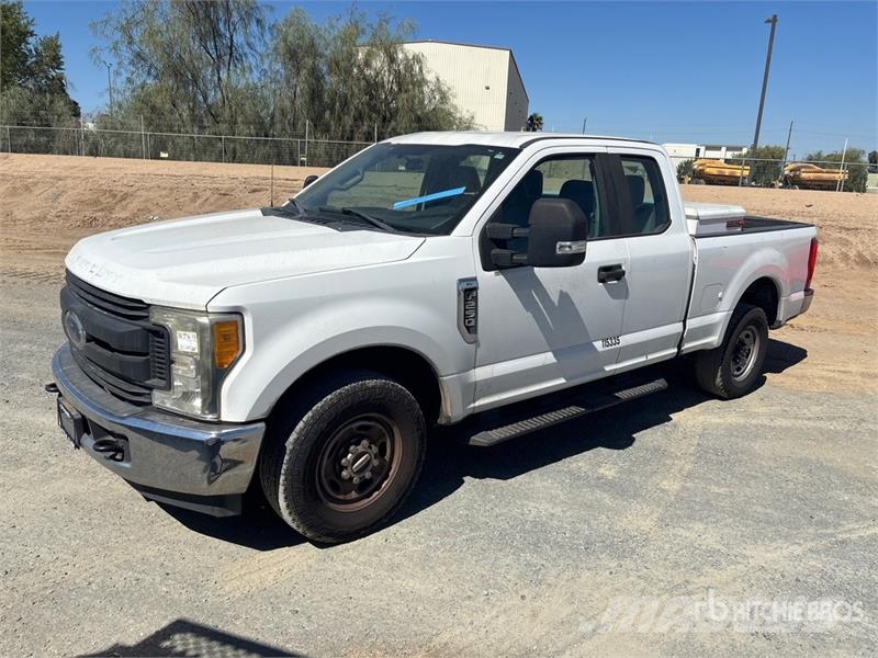 Ford F-250 XL 4x2 Extended Cab Pickup Ostalo